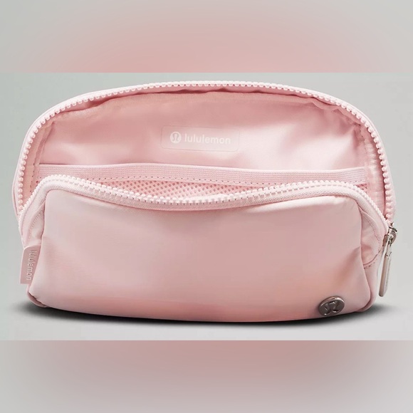 lululemon Everywhere Belt Bag - Picture 3 of 5
